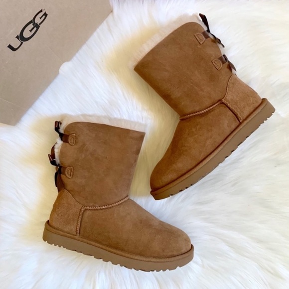 UGG Chestnut Bailey Bow II Boots - Picture 2 of 7